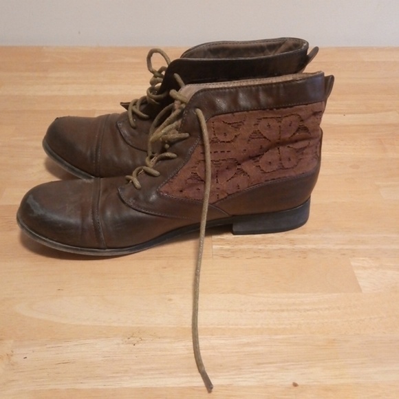 Shoes - Picture 3 of 3